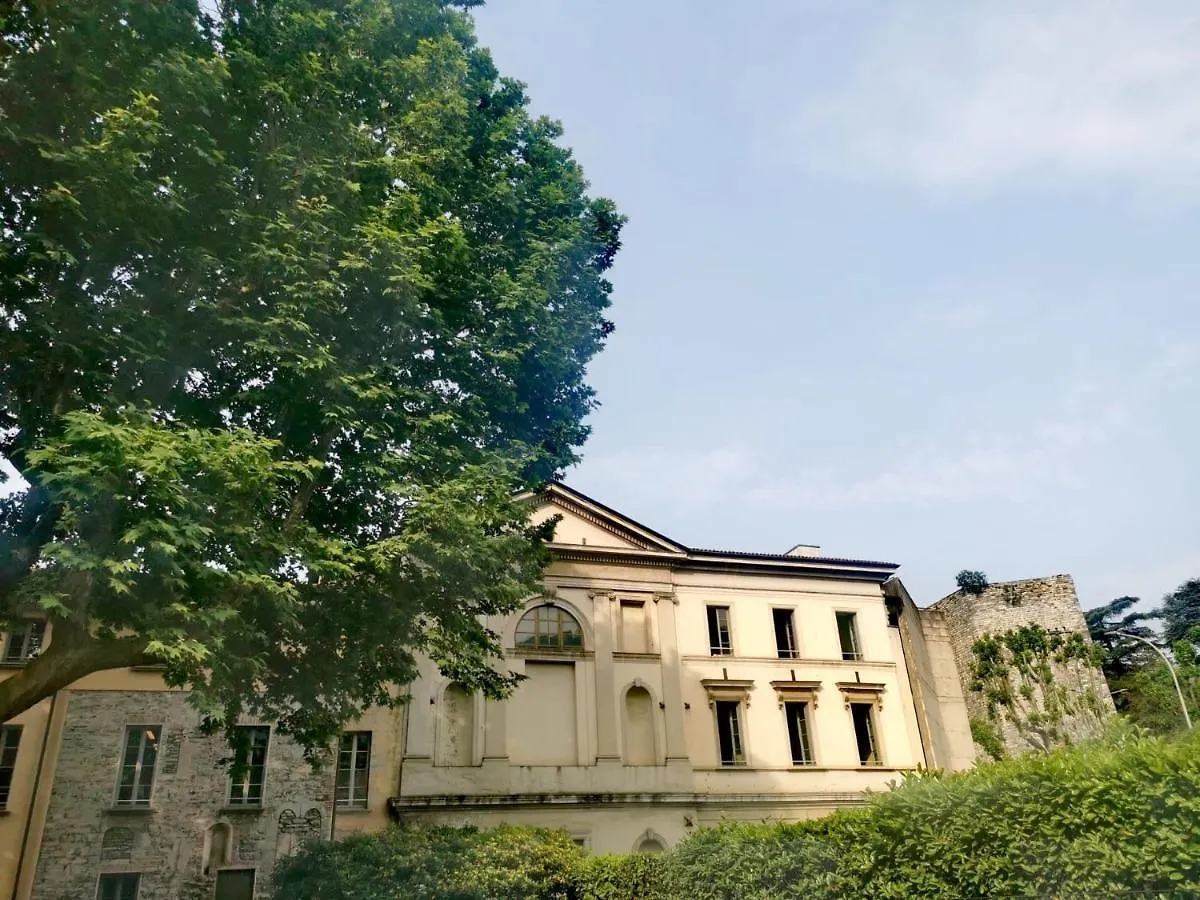 Aura Symphony Home Como 0*,  Italy